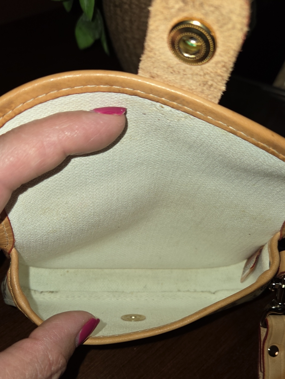 Dooney & Bourke 1975 Vintage Signature Logo Flap Wristlet - Picture 12 of 14